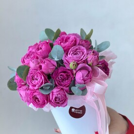 Пионовидные розы в коробке