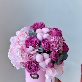 Милая композиция с розовым хлопком