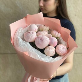 9 пионов букет