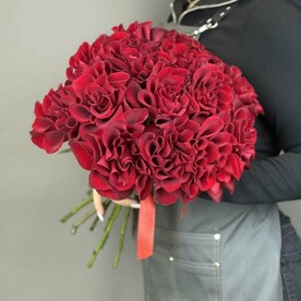 Букет шикарных георгиновых роз