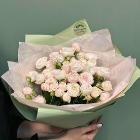 9 кустовых пионовидных роз