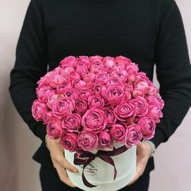 Коробка пионовидных кустовых роз