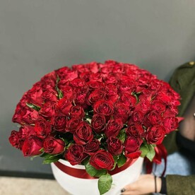 101 красная роза в коробке