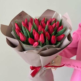 31 красный тюльпан "Fire"