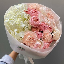 "Любовь" с гортензией и Джульеттой