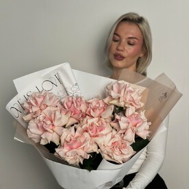 9 розовых французских роз