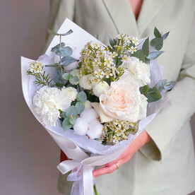 Букет белых цветов "Молочный жемчуг"