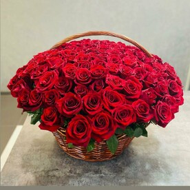 Корзина из 155 роз