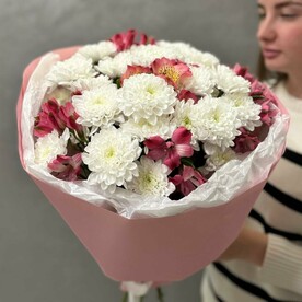 Букет из альстромерий и хризантем