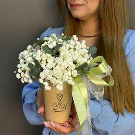 Гипософила с эвкалиптом в крафтом стаканчике