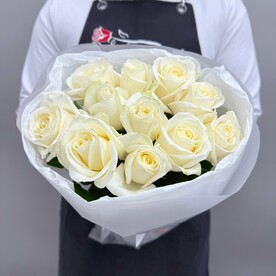 Розы белые Аваланш 11 шт 50см Q101