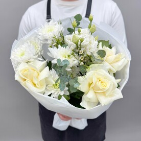 Розы, хризантема в букете микс 50см Q115