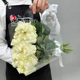 Розы белые Аваланш 21 шт в сумке Q123