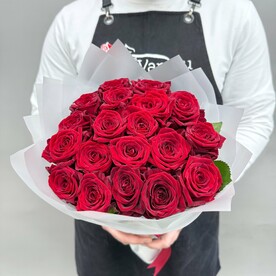 Розы красные Ред Наоми 19 шт 50 см Q143