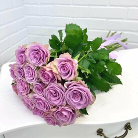 Розы сиреневые Маритим в букете 19 шт 50 см Q169