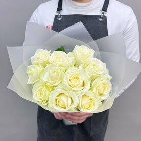 Розы белые Аваланш в букете 11 шт 50 см Q138