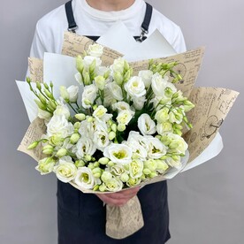 Эустома белая 9 шт в букете 50 см Q132