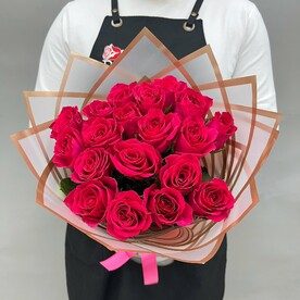 Розы малиновые Топас 19 штук в букете 50 см Q176