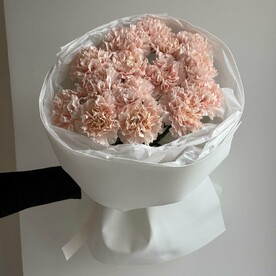 Букет от цветочного дома TIFFANY с гвоздикой