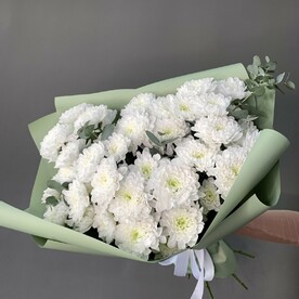 Весенний букет из кустовых хризантем