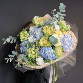 Букет роскошный из роз и гортензии