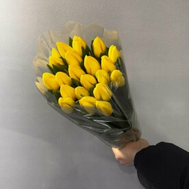 Букет из желтых тюльпанов