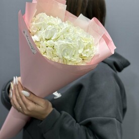 Букет с гортензией