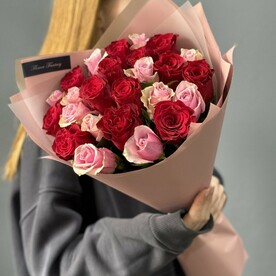 Букет Микс красно-розовых роз