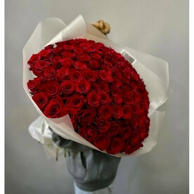 101 красная роза "Трепетное сердце"
