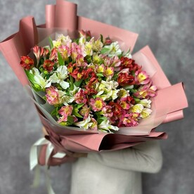 Шикарный букет из красочной альстромерии