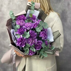 Нежный букет из диантуса и эвкалипта