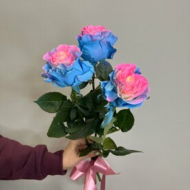 Букет из радужных роз