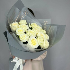 Букет из 15 пионовидных кремовых роз Эквадор