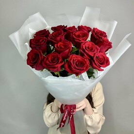 Букет из 15 роз в упаковке