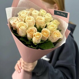 Букет из 15 нежных кремовых кенийских роз (50см)