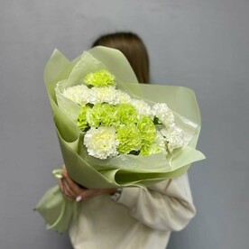 Букет из 15 бело-зеленых диантусов