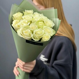 Букет из 15 белых кенийских роз
