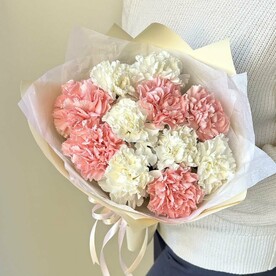 Нежный моно букет из гвоздики (D082в2)