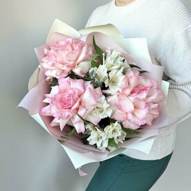 Букет французские розы и альстромерия (D122)