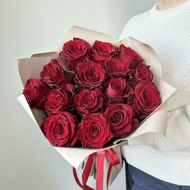 Классический букет из 15 красных роз (D296)