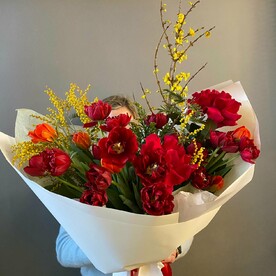 Пионовидные тюльпаны с ветками ЛОТОС