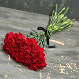 Траурный букет из гвоздики