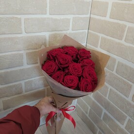11 красных роз