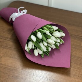 25 белых Тюльпанов