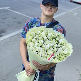 Белая эустома