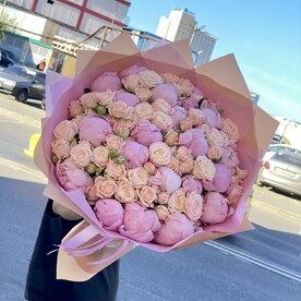 Кустовая Роза с пионами