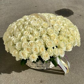 151 белая Роза в корзине