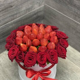 Красная Роза с клубникой