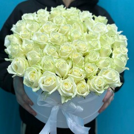 51 белая роза в шляпной коробке