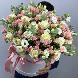 Кустовая роза с эустомой